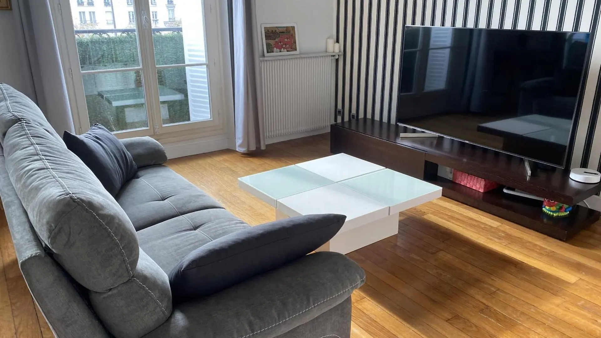 Bright Haussmann Apartment Near Nation contacts